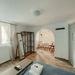 Isabella Suites: An Old Venetian Home
